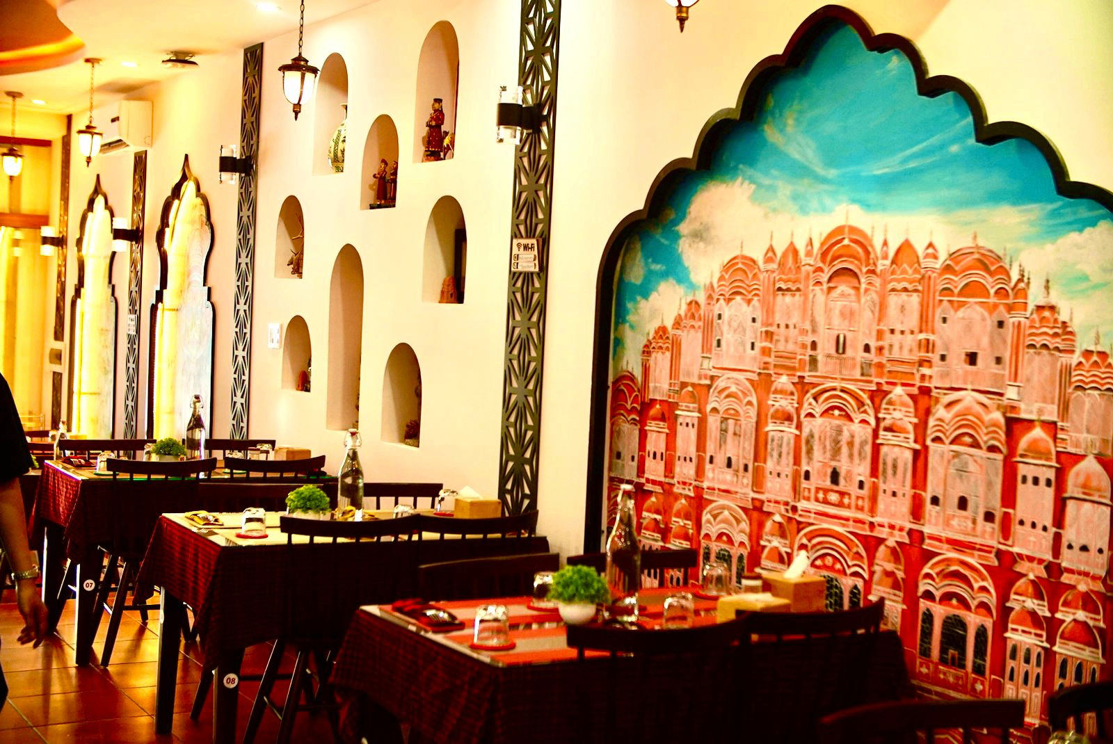 Hand-painted Hawa Mahal mural inside Indian Aroma Da Nang